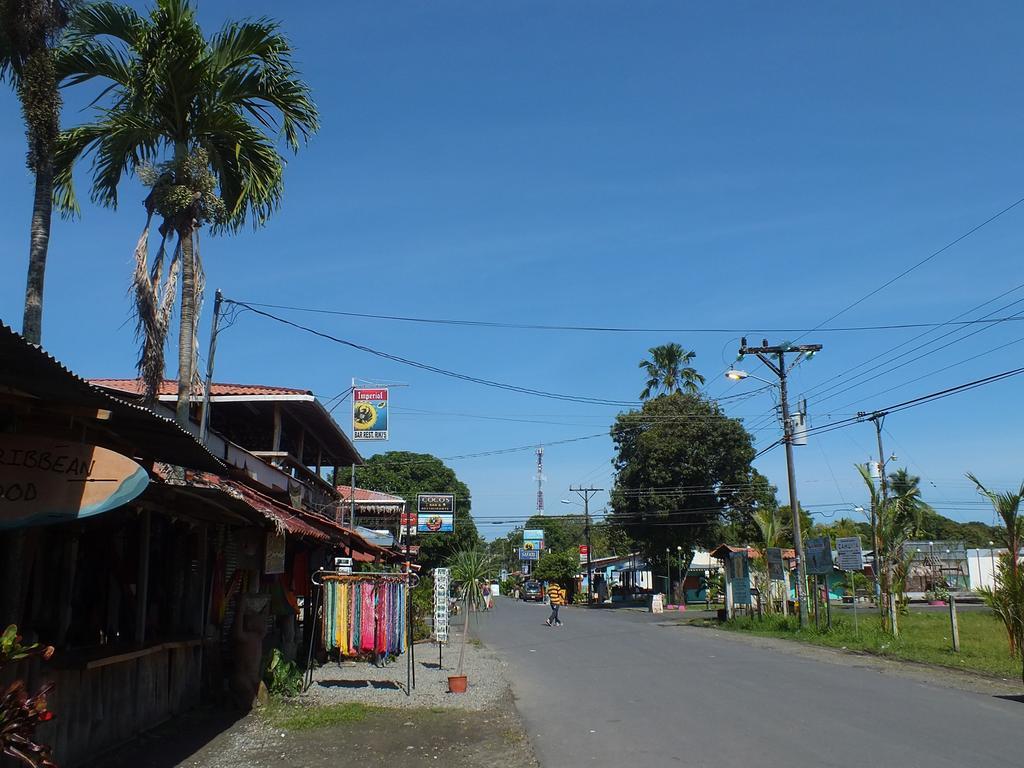 Cabinas Caribe Luna Cahuita Exteriör bild