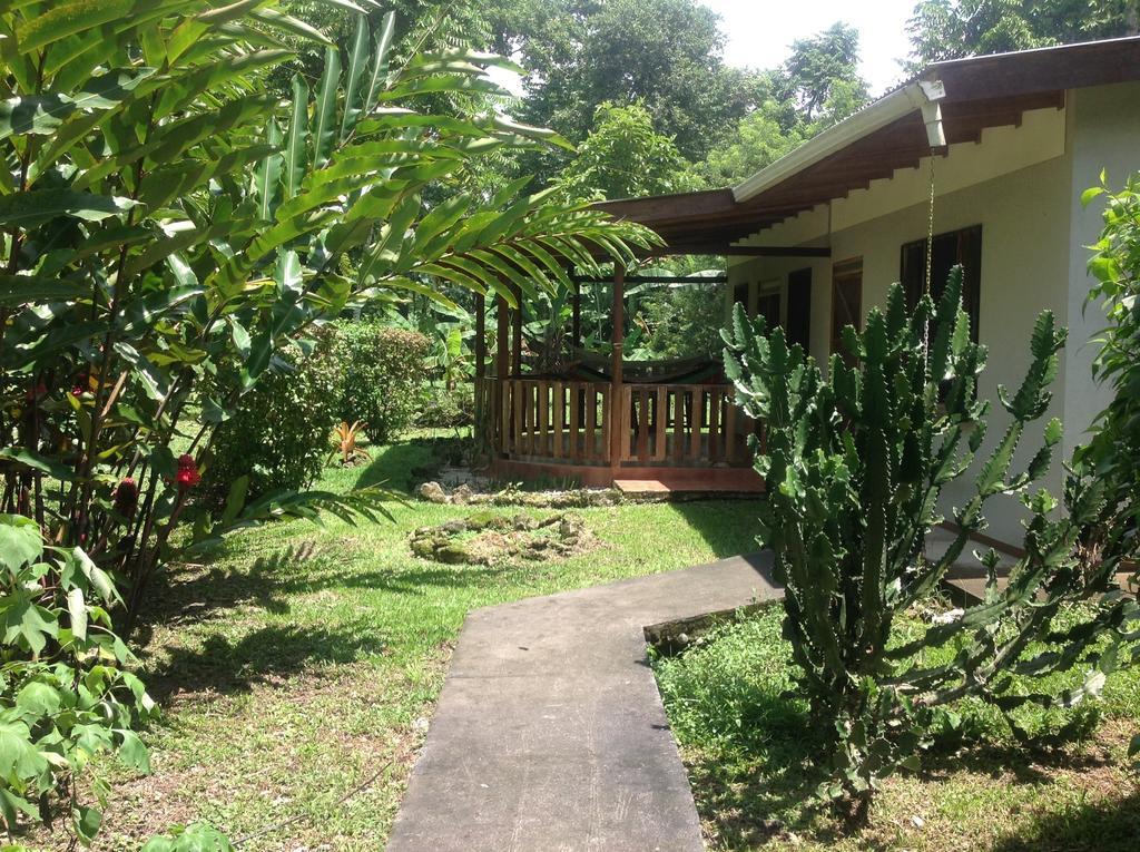 Cabinas Caribe Luna Cahuita Exteriör bild