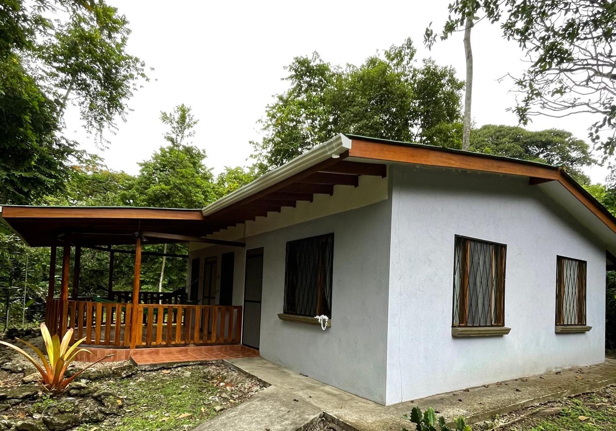 Cabinas Caribe Luna Cahuita Exteriör bild