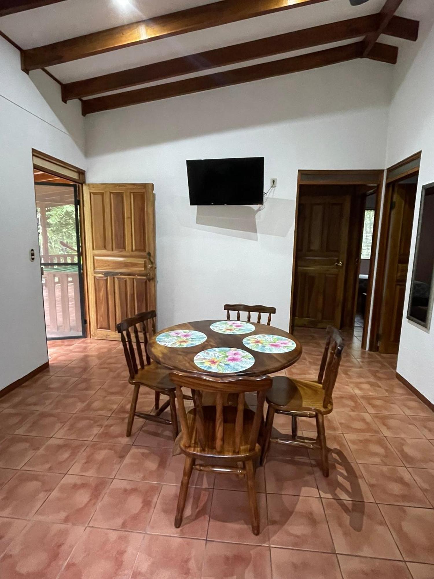 Cabinas Caribe Luna Cahuita Exteriör bild