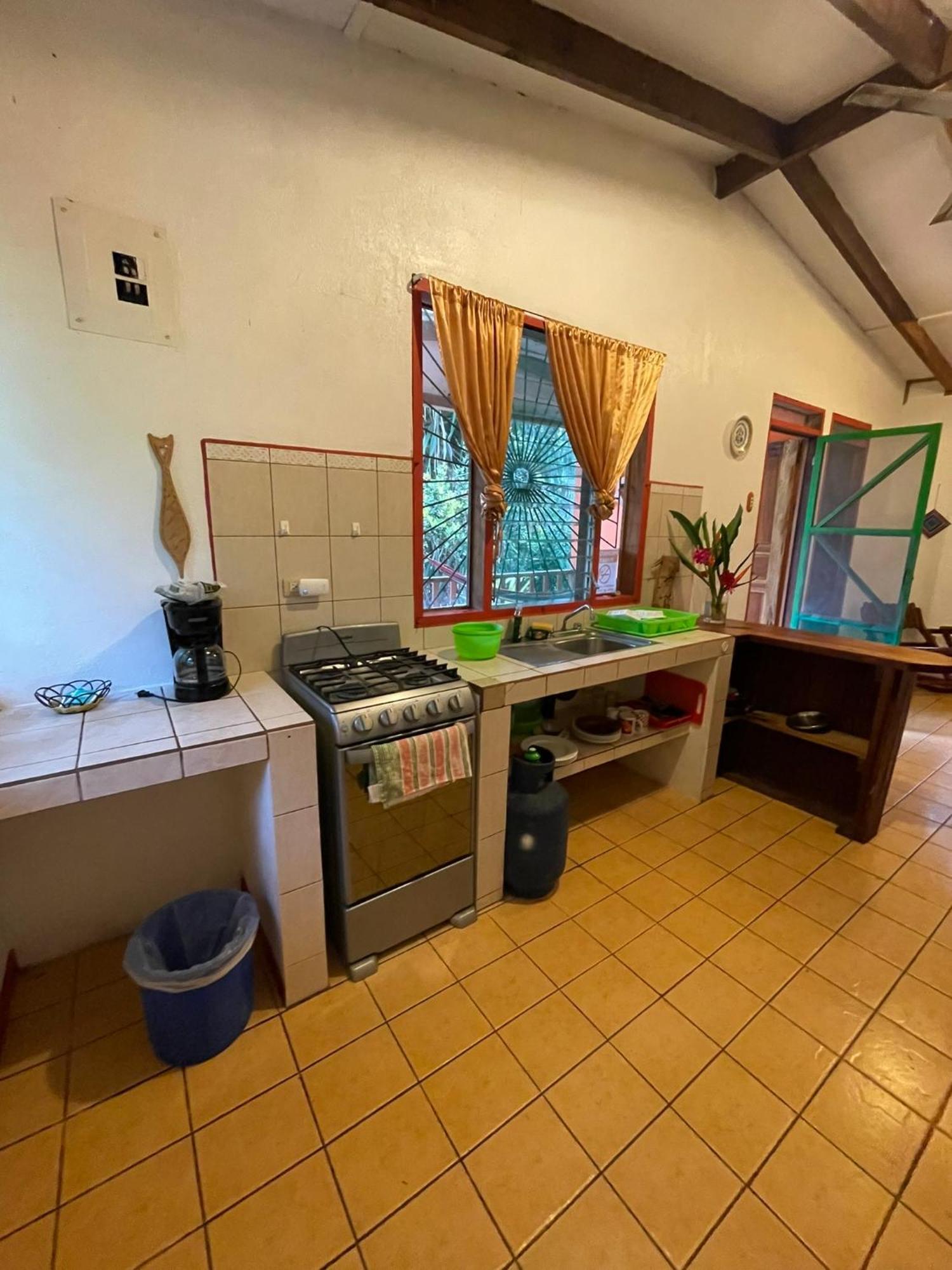 Cabinas Caribe Luna Cahuita Exteriör bild