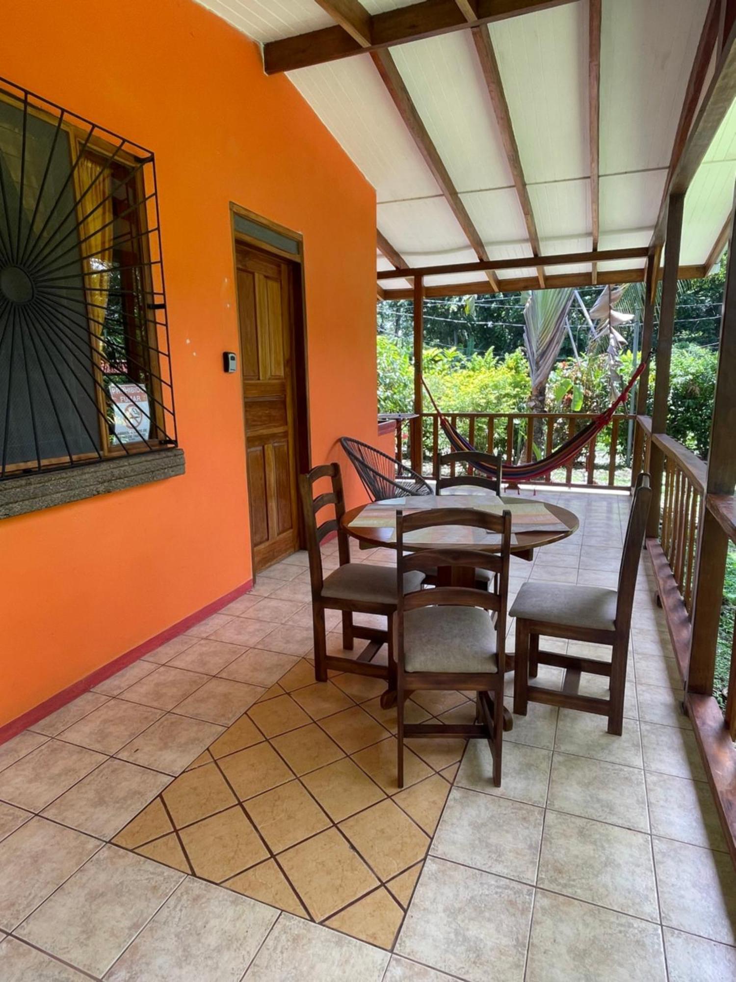 Cabinas Caribe Luna Cahuita Exteriör bild