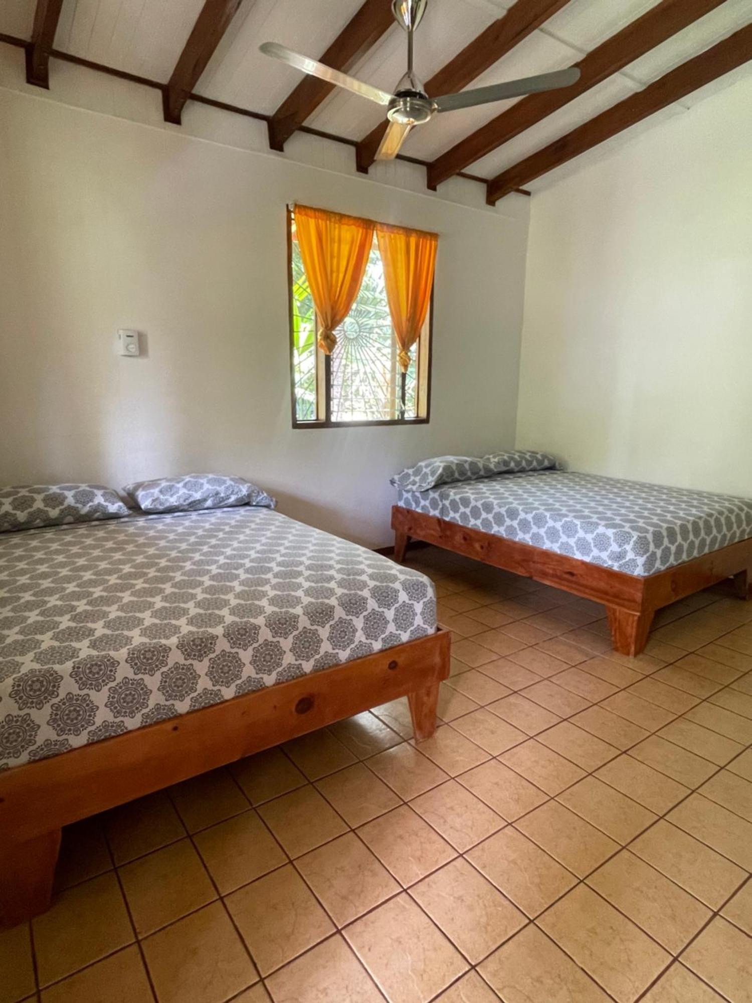 Cabinas Caribe Luna Cahuita Exteriör bild