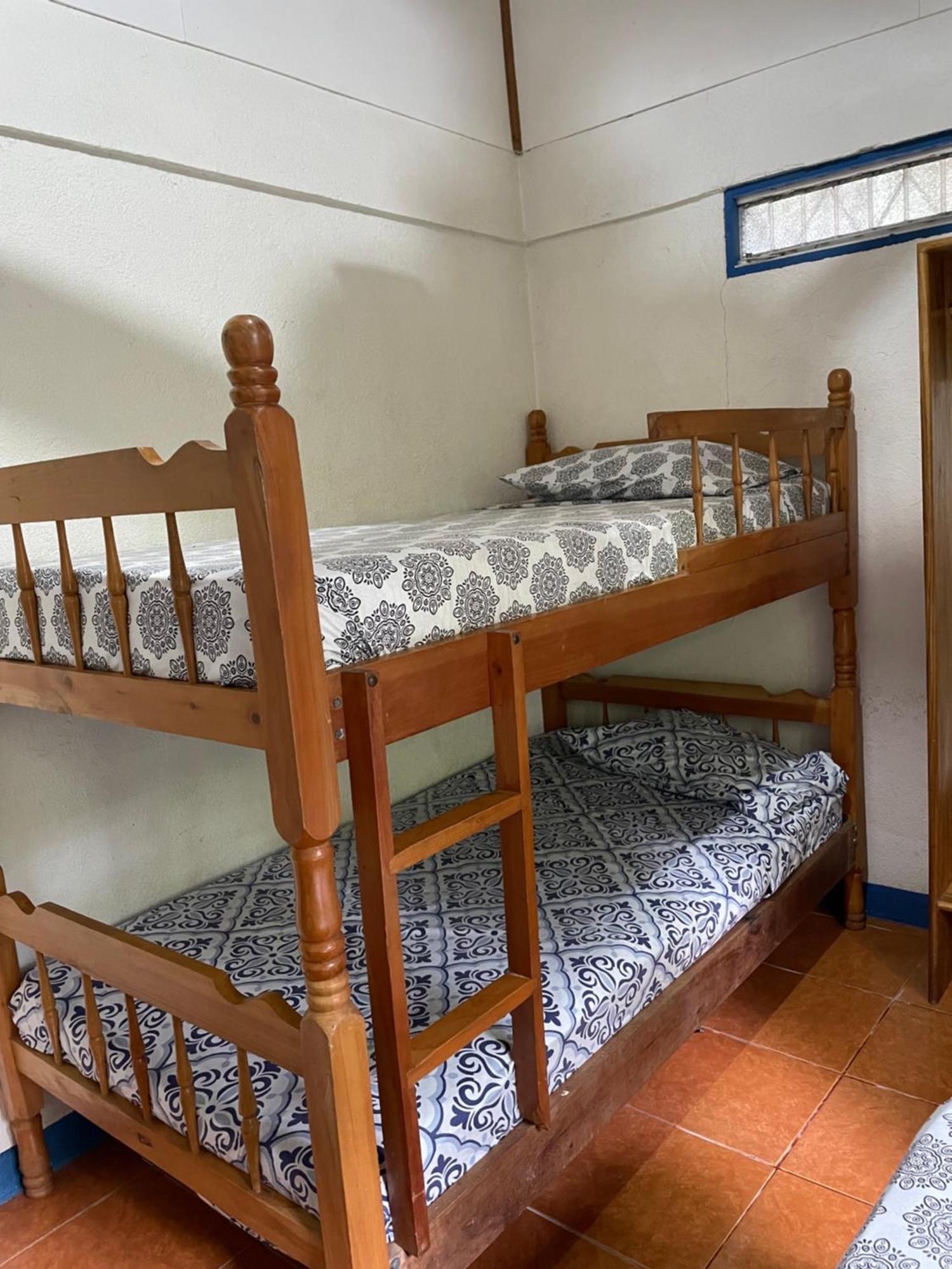 Cabinas Caribe Luna Cahuita Exteriör bild