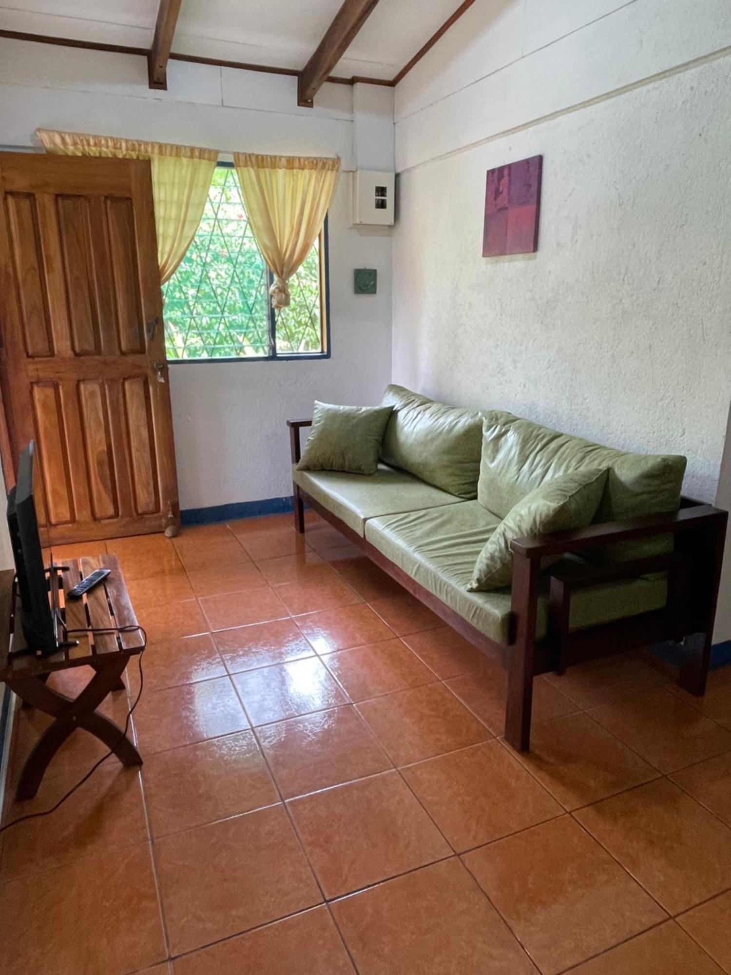 Cabinas Caribe Luna Cahuita Exteriör bild
