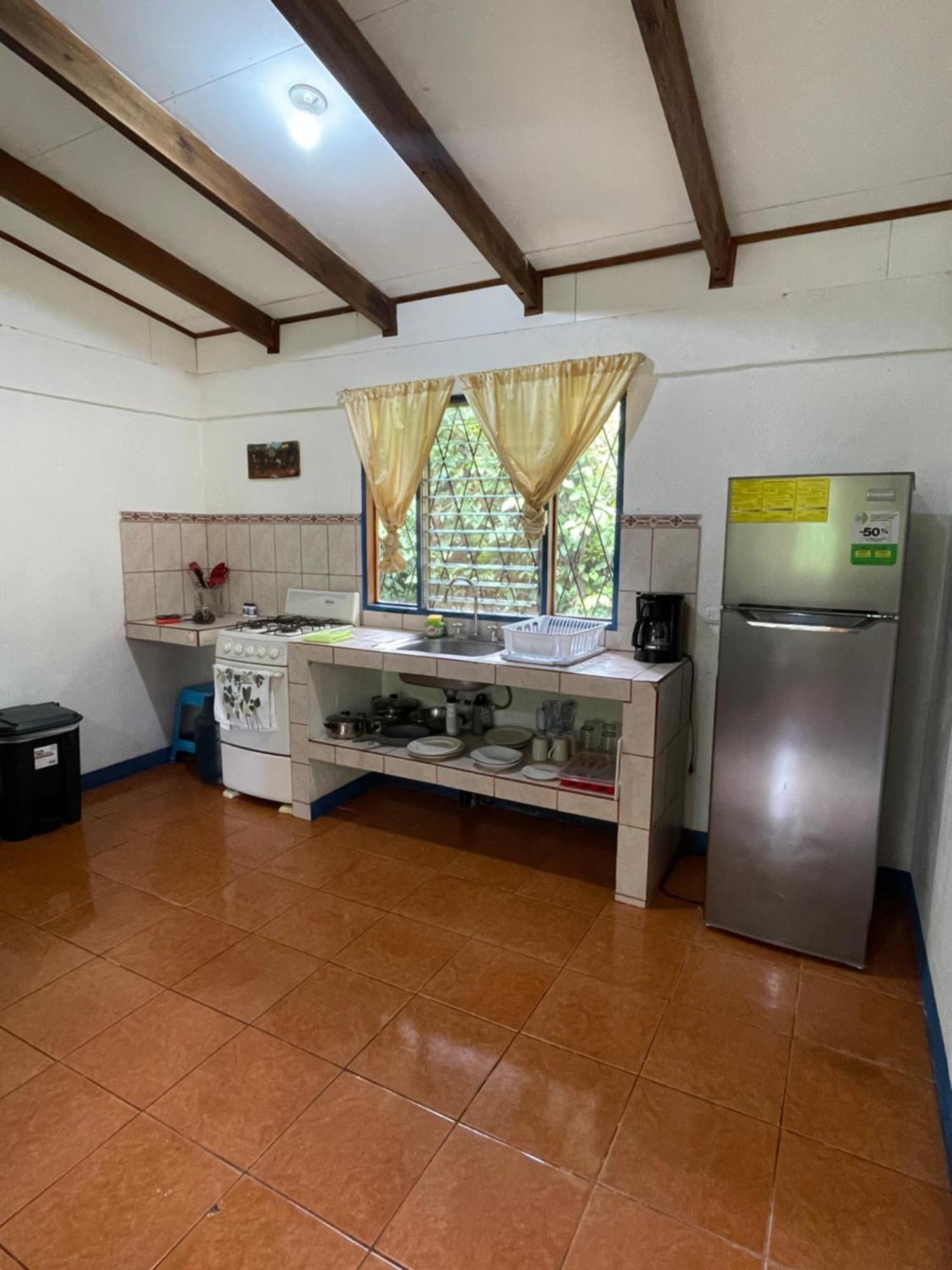 Cabinas Caribe Luna Cahuita Exteriör bild