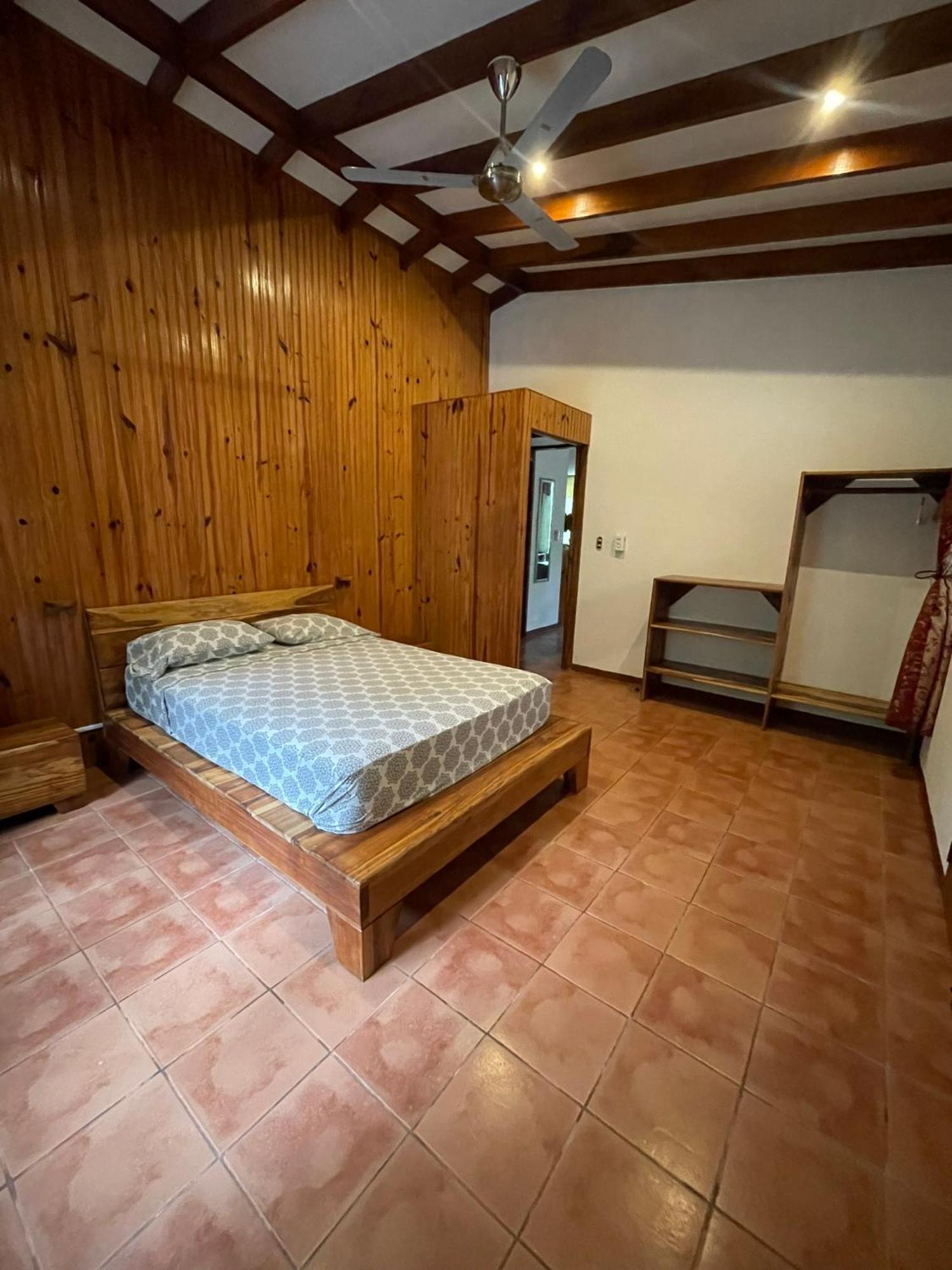 Cabinas Caribe Luna Cahuita Exteriör bild