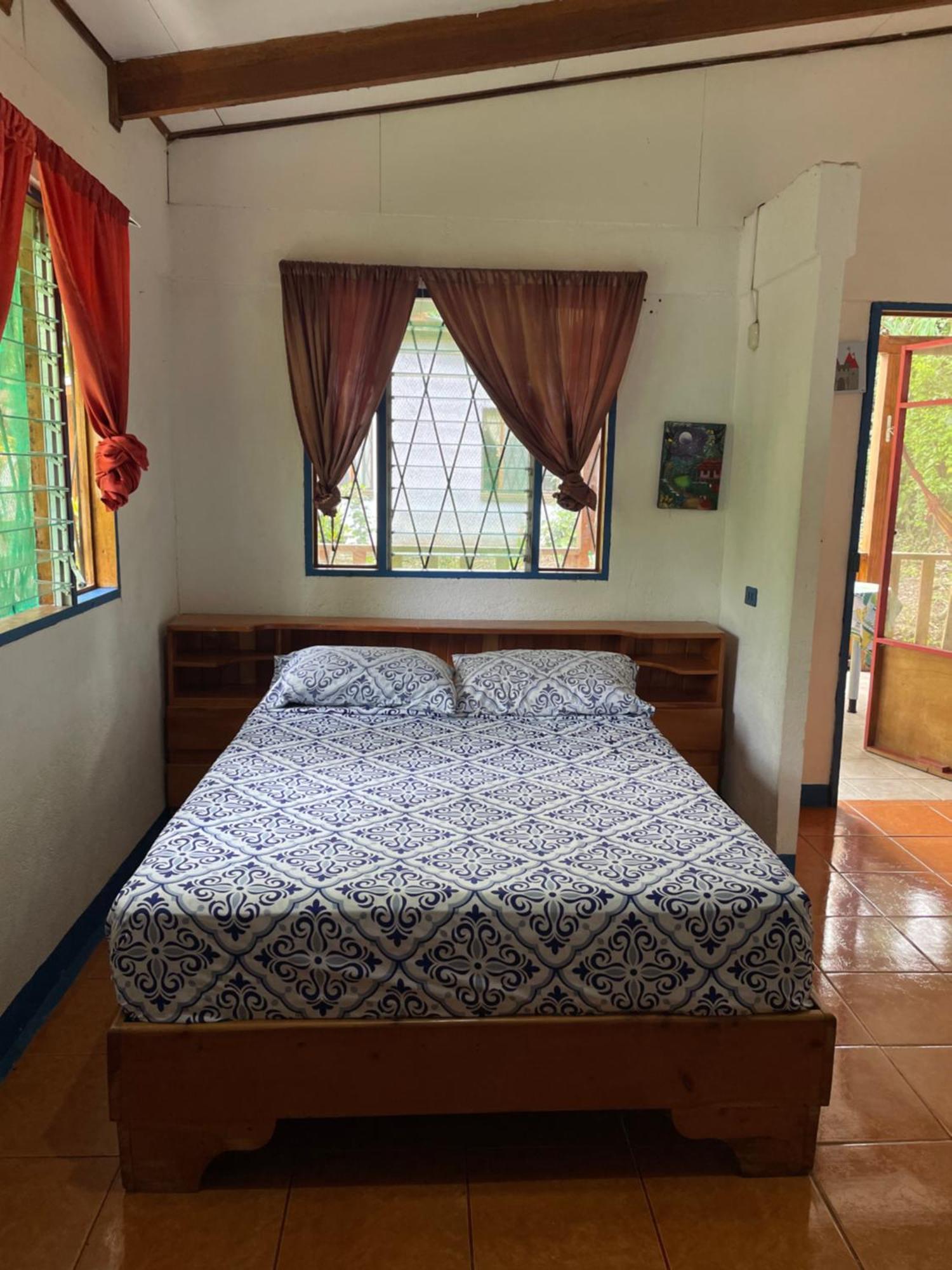 Cabinas Caribe Luna Cahuita Exteriör bild
