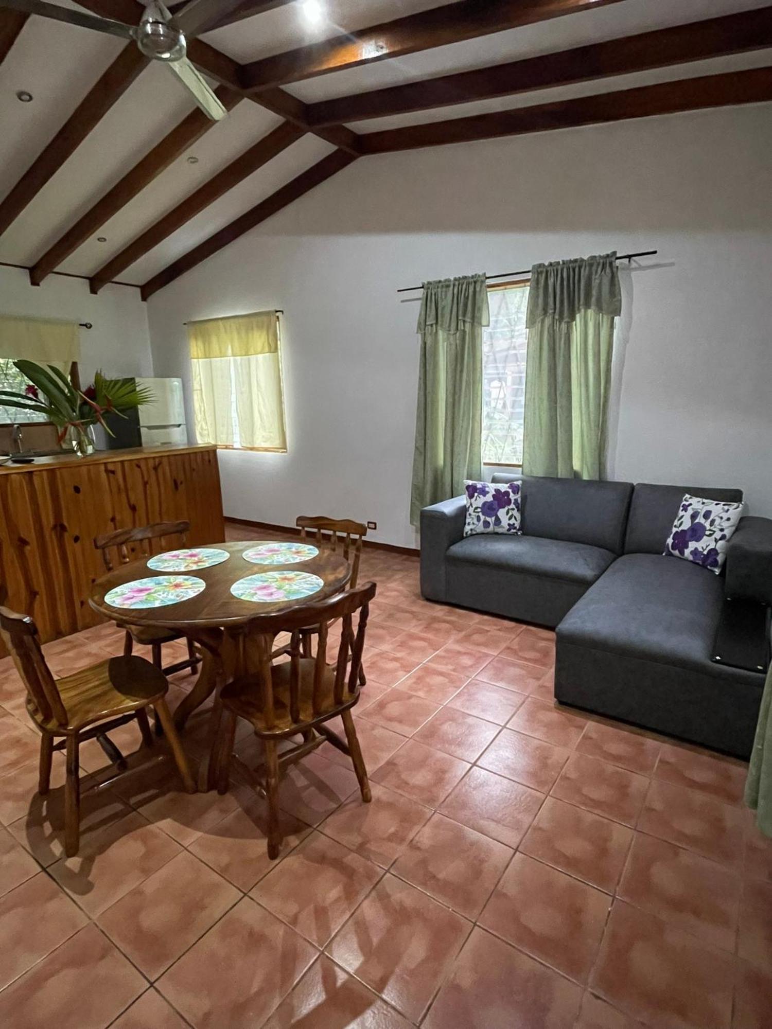 Cabinas Caribe Luna Cahuita Exteriör bild