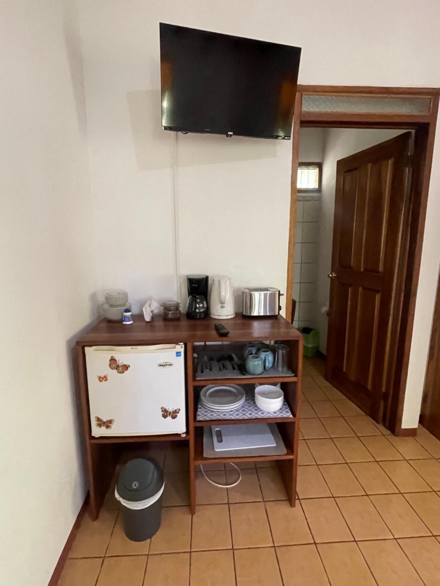 Cabinas Caribe Luna Cahuita Exteriör bild